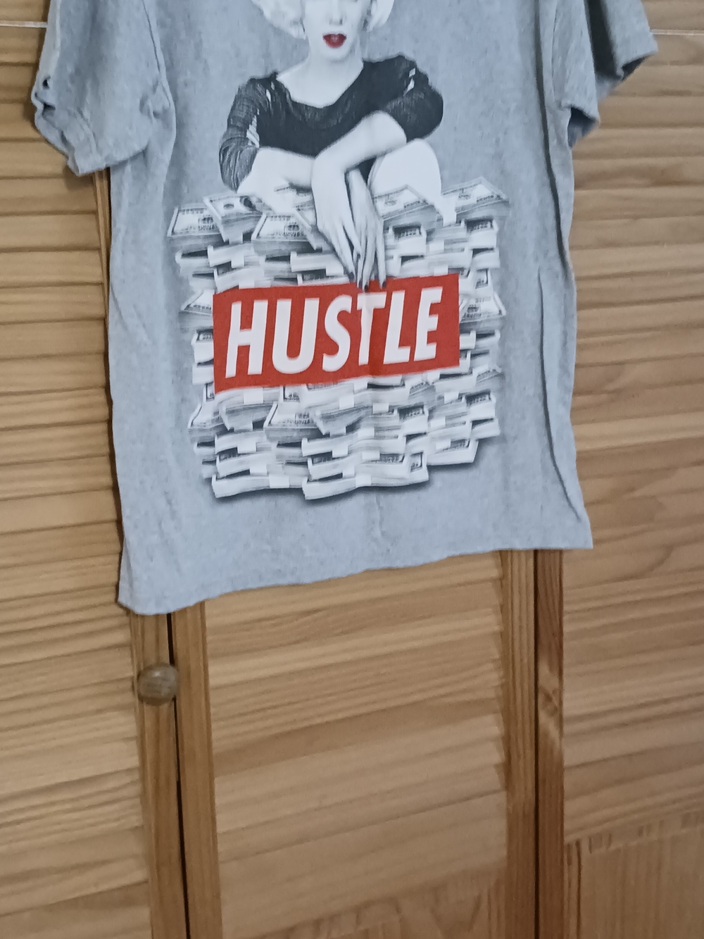 Women's Gray 'Hustle' Graphic Short Sleeve Tee - Red Accent